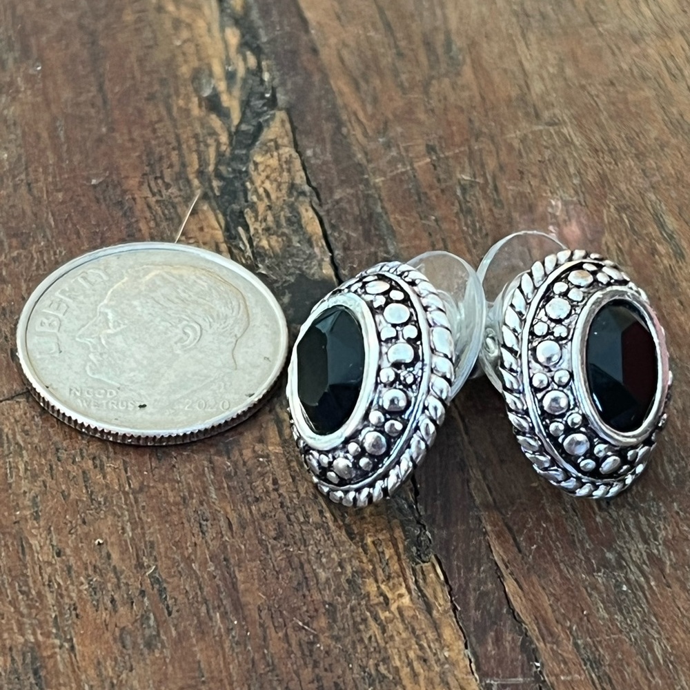 Black and silver studs - Picture 10 of 11